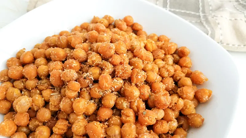 Easy snack to make roasted garbanzo beans / chickpeas