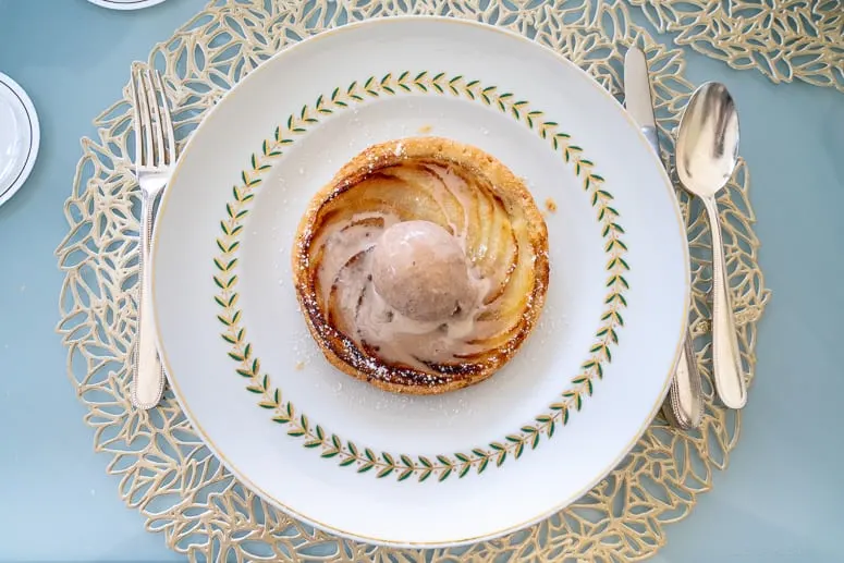 apple pie with cinnamon ice cream at tivoli sintra hotel near Lisbon Portugal