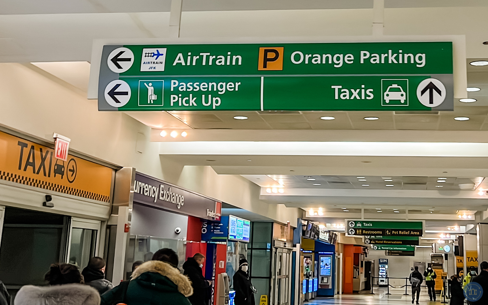 sign at jfk airport for airtrain