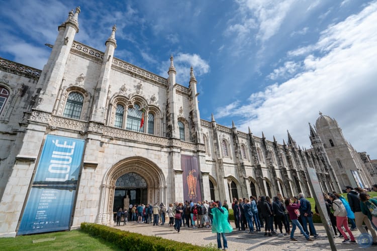 line for tickets at the jeronimos monastery in belem