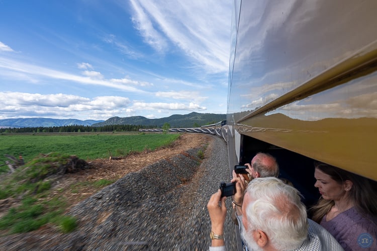 outdoor viewing platform for gold leaf train passengers