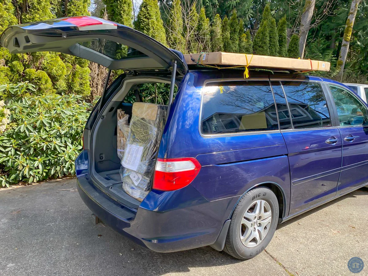 cargo in back and on roof of honda odyssey