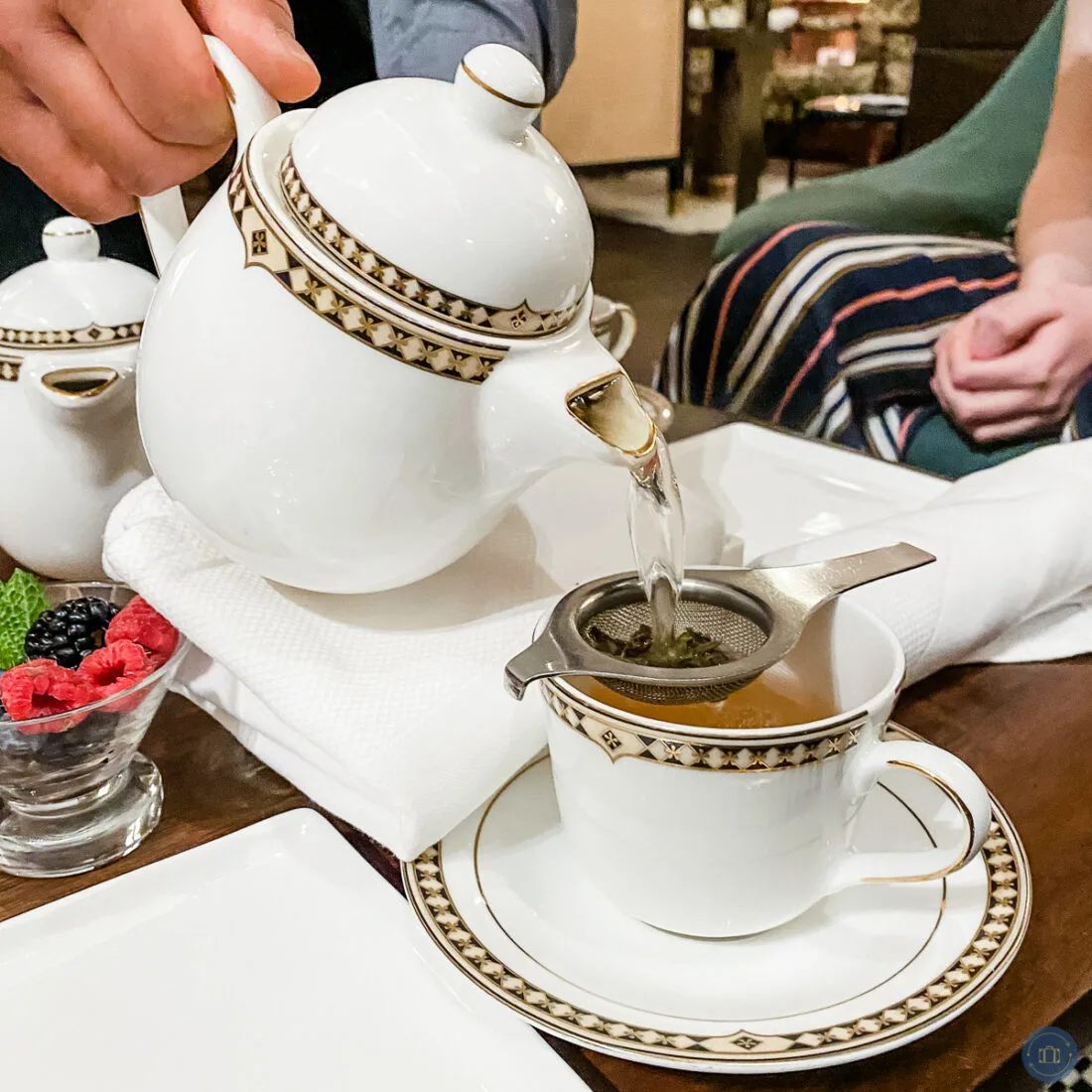 tea pot pouring tea at fairmont high tea