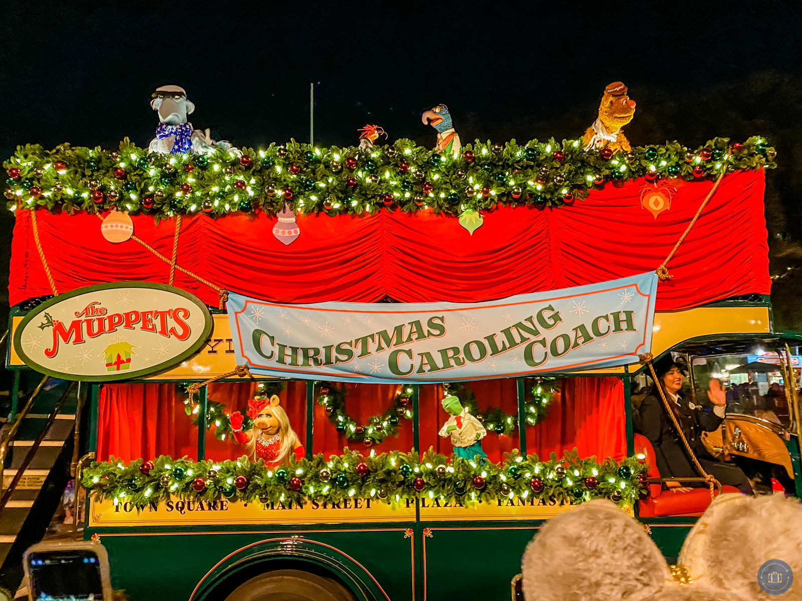 muppets christmas caroling coach at disneyland merriest nites party