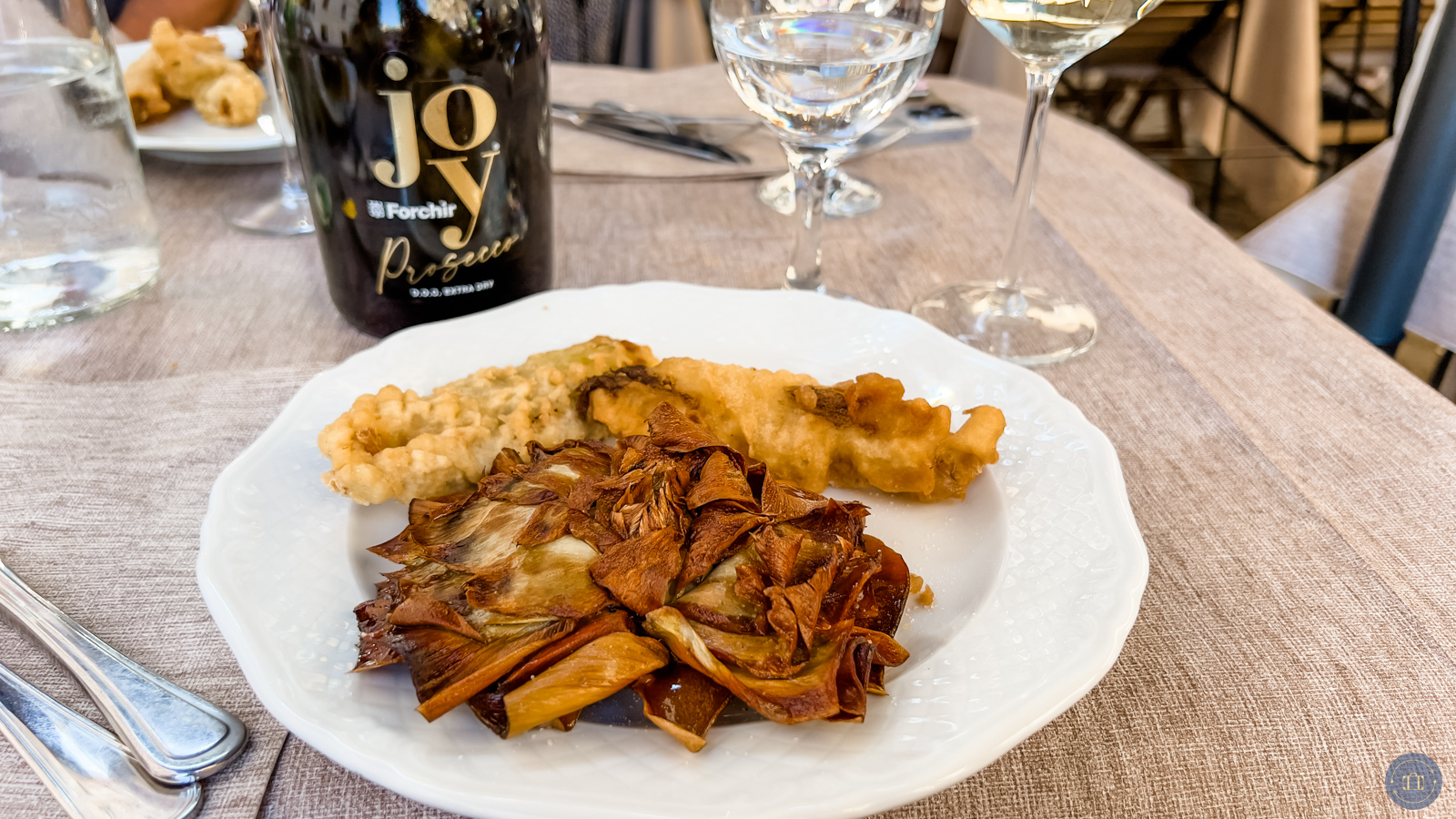 fried artichoke during rome food tour