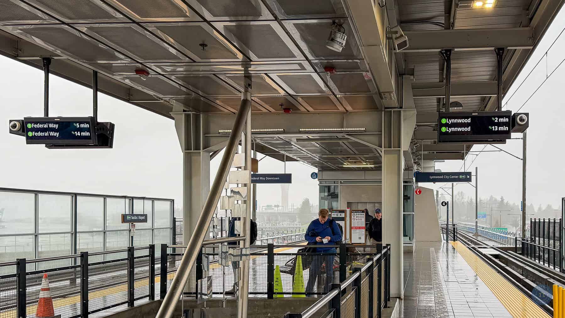 light rail train platforms at sea airport seattle