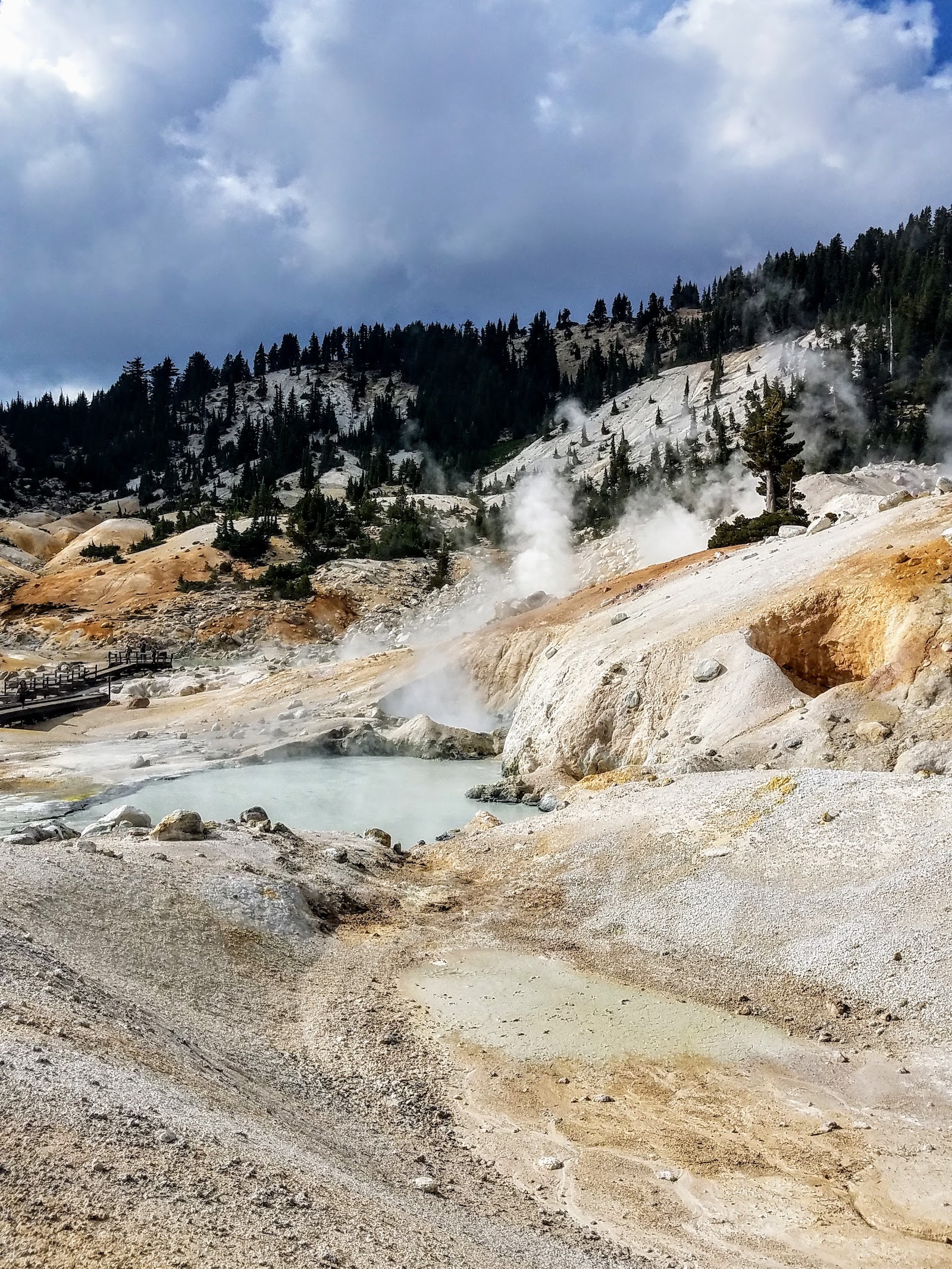 geothermal vents and pools in lassen volcanic national park