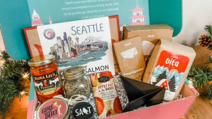seattle themed trove travel subscription gift box
