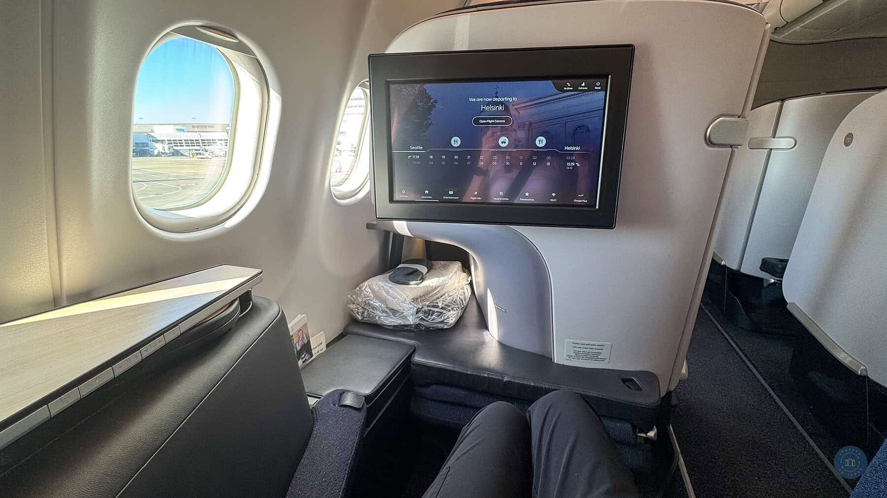 flying finnair business class on the A330 with the unique airlounge non-reclining no lay flat business class seat
