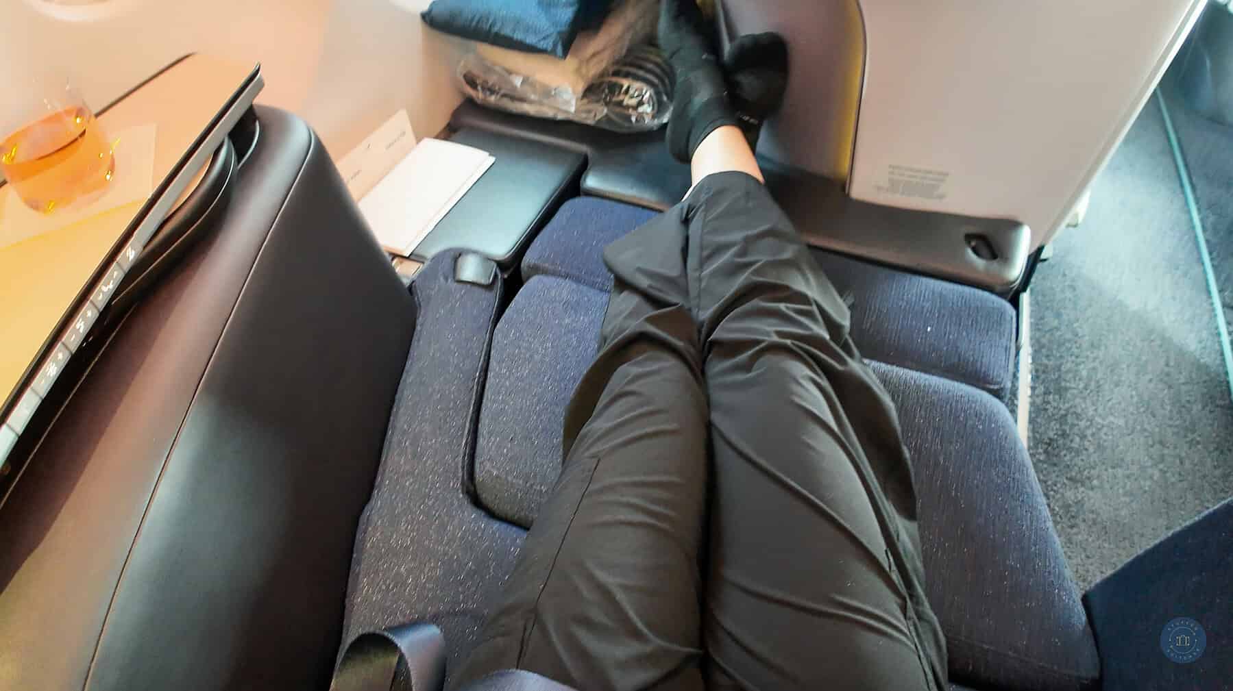 airlounge seat panels that pop up on finnair a330